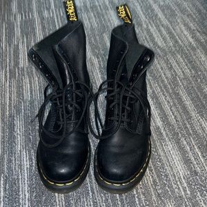 Dr. Marten’s Classic 1460 size 7